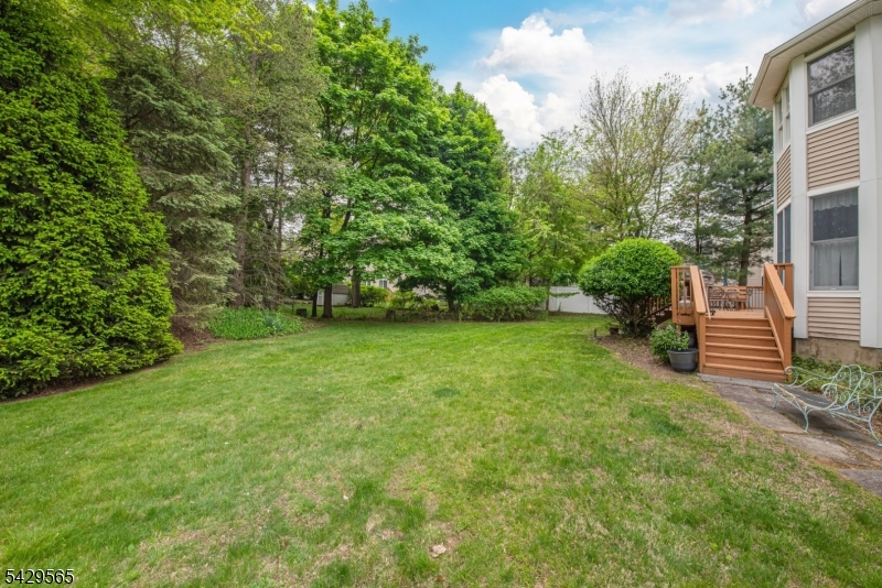 37 Thomas Ter Property Photo 27