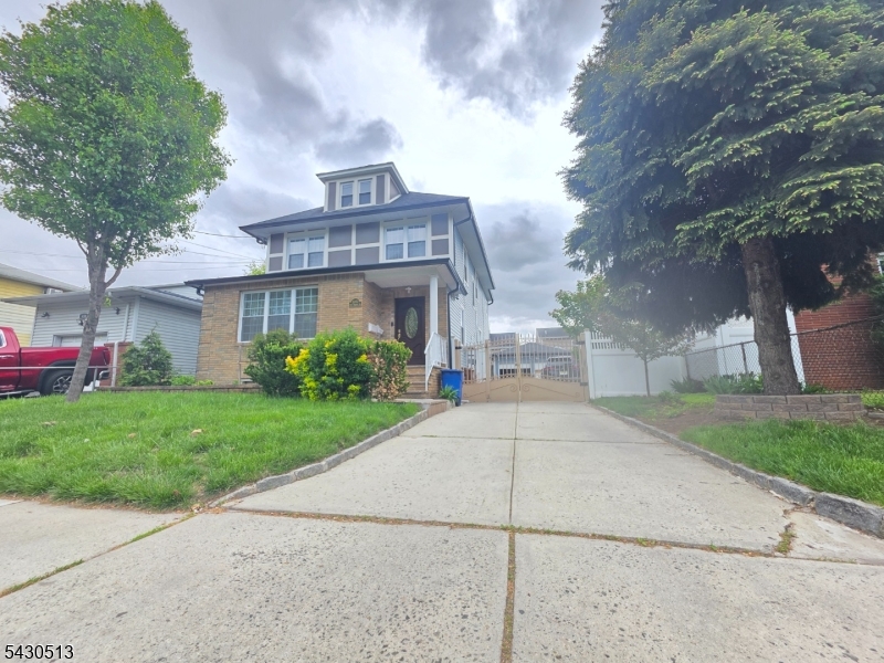 2032 E Saint Georges Ave Property Photo 1