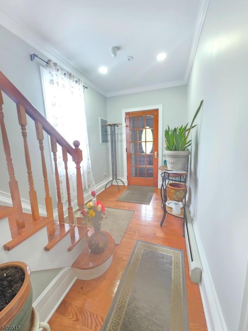 2032 E Saint Georges Ave Property Photo 3