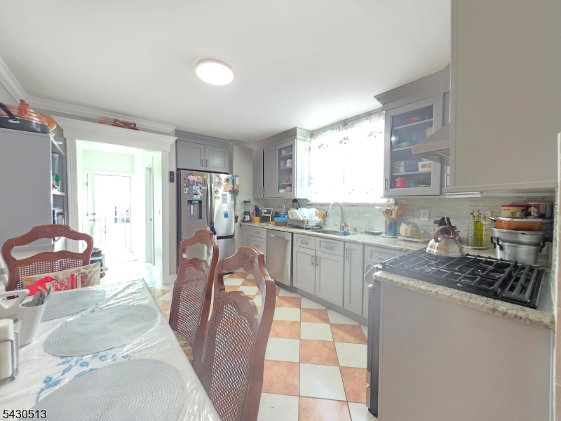 2032 E Saint Georges Ave Property Photo 5