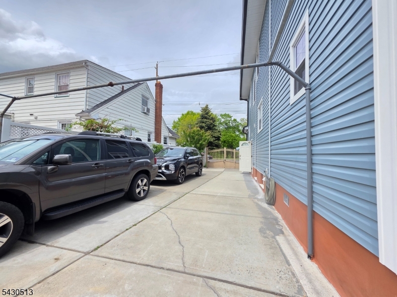 2032 E Saint Georges Ave Property Photo 10