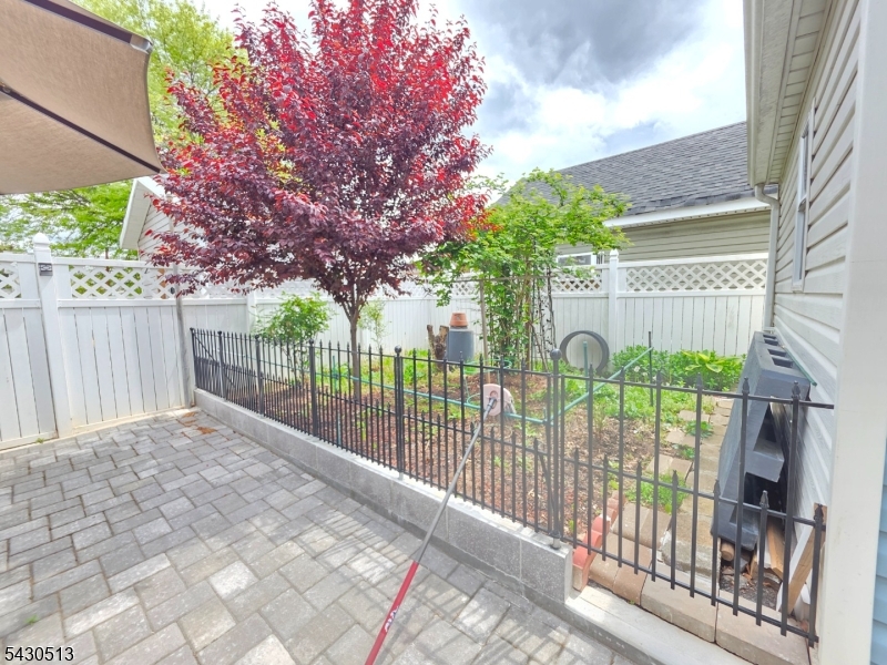 2032 E Saint Georges Ave Property Photo 14