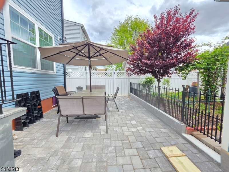 2032 E Saint Georges Ave Property Photo 15