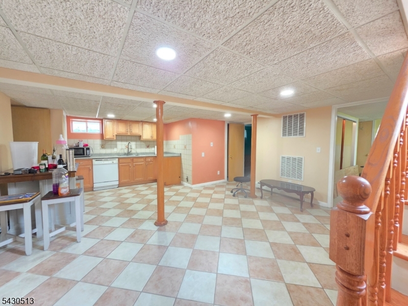 2032 E Saint Georges Ave Property Photo 17