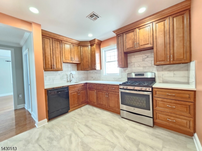 2032 E Saint Georges Ave Property Photo 23