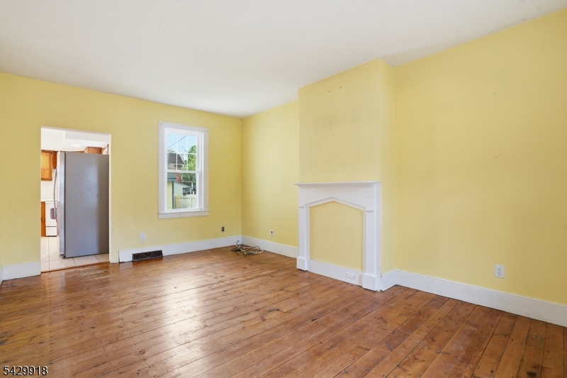 54 Front St Property Photo 3