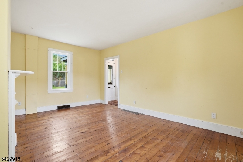 54 Front St Property Photo 4