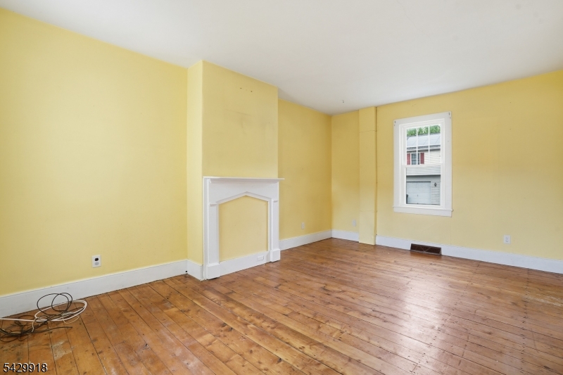 54 Front St Property Photo 5