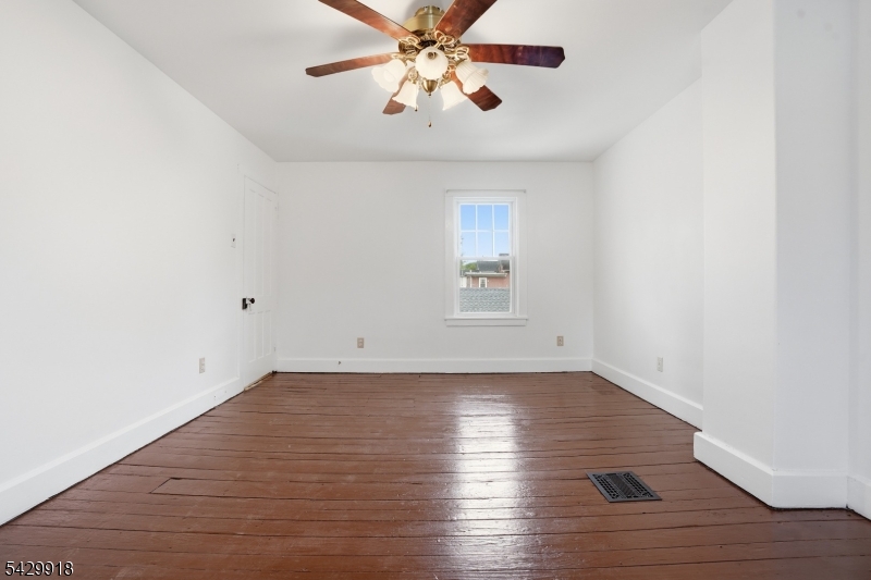 54 Front St Property Photo 21