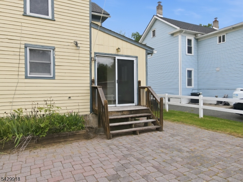 54 Front St Property Photo 27