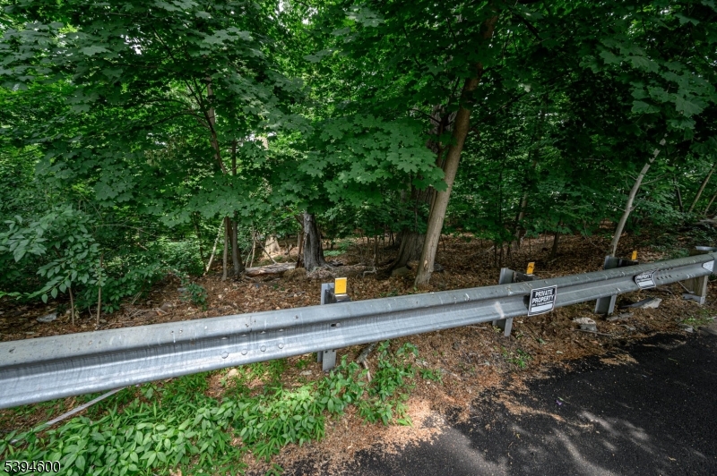 Forest Dr Property Photo 3