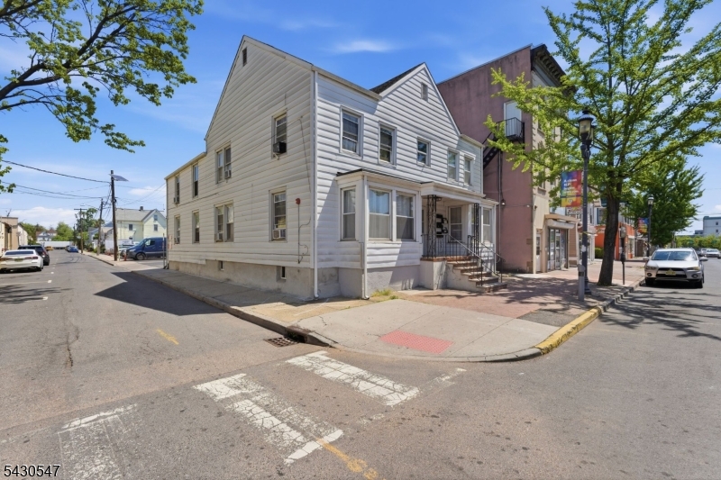 200 Somerset St Property Photo 5