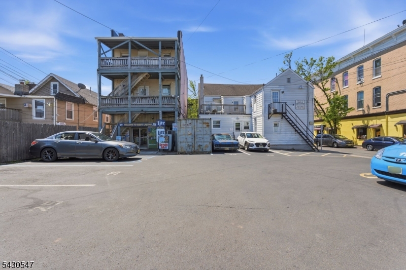200 Somerset St Property Photo 8
