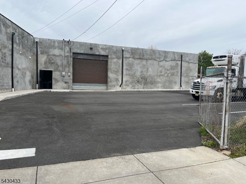 5 Washington St Property Photo 1