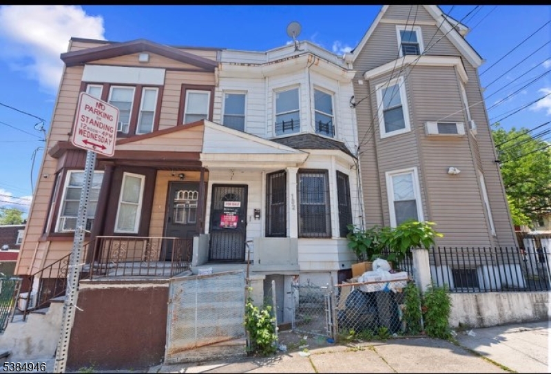 132 Chester Ave Property Photo 1