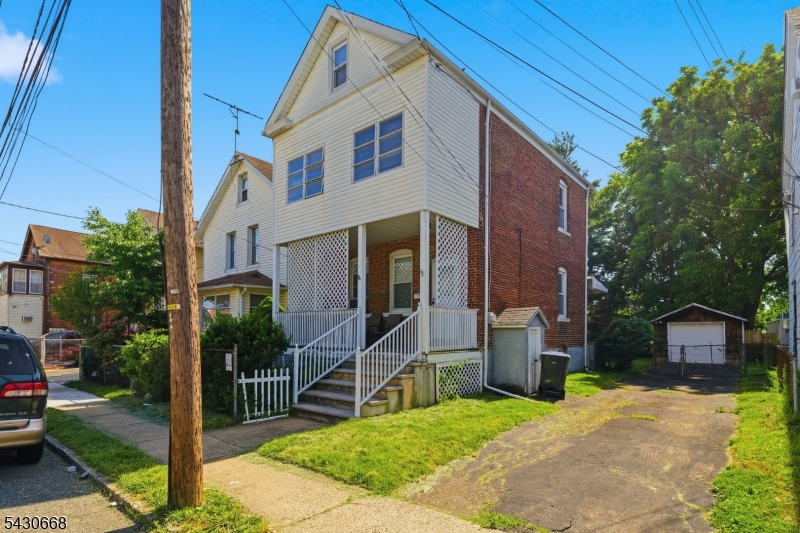 17 Fisher Ave Property Photo 1