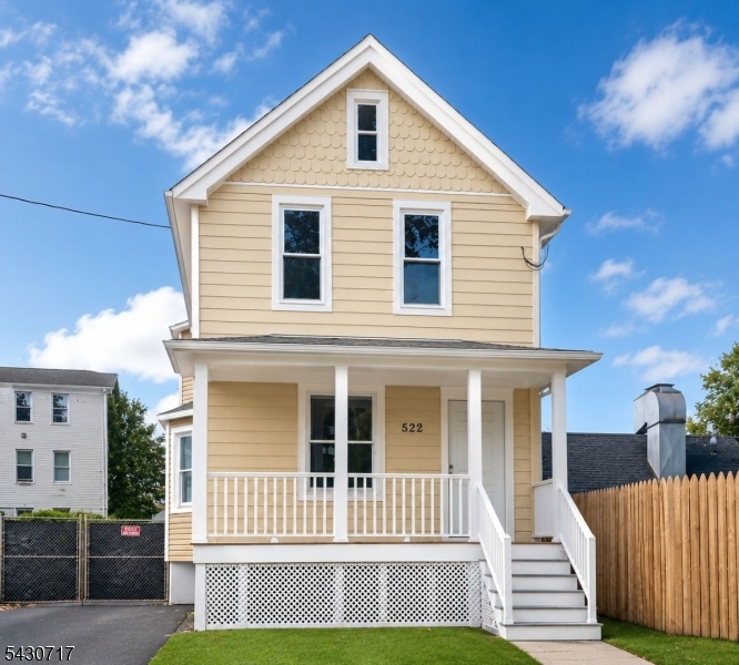 522 Beach St Property Photo 1