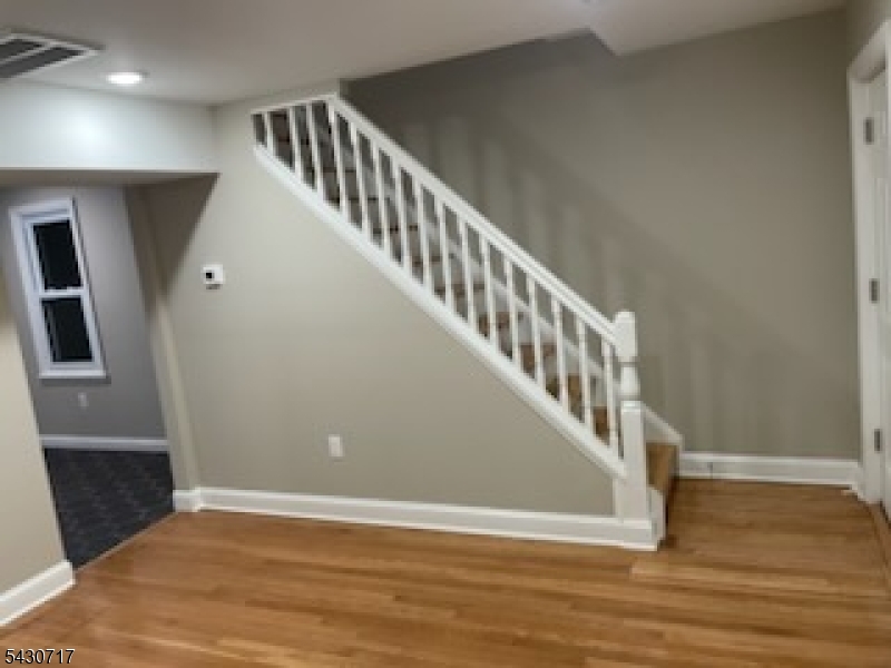 522 Beach St Property Photo 4