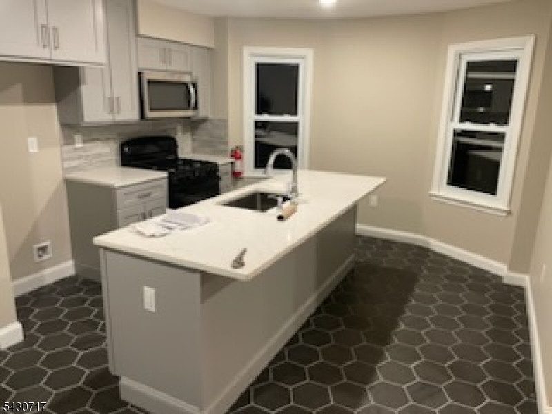 522 Beach St Property Photo 5