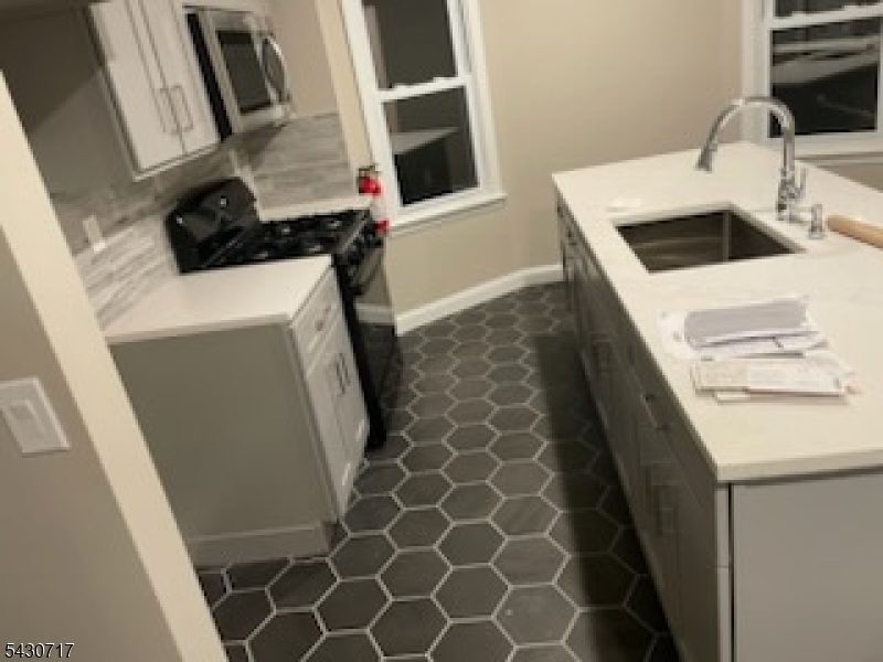 522 Beach St Property Photo 6