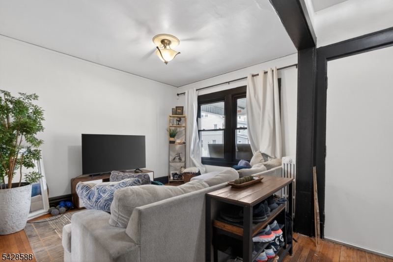 52 Clifford St Property Photo 3