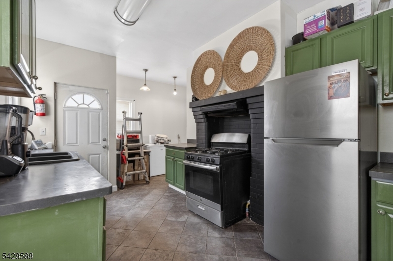 52 Clifford St Property Photo 7