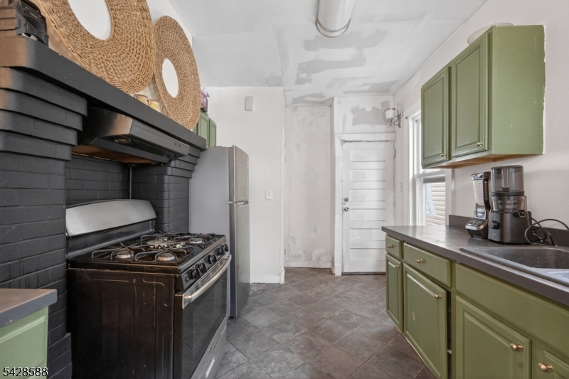 52 Clifford St Property Photo 8