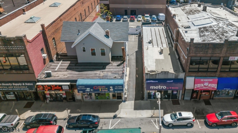 285 Monroe St Property Photo 1