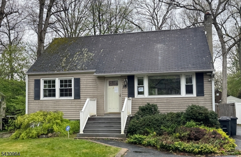 35 Mayne Ave Property Photo 1