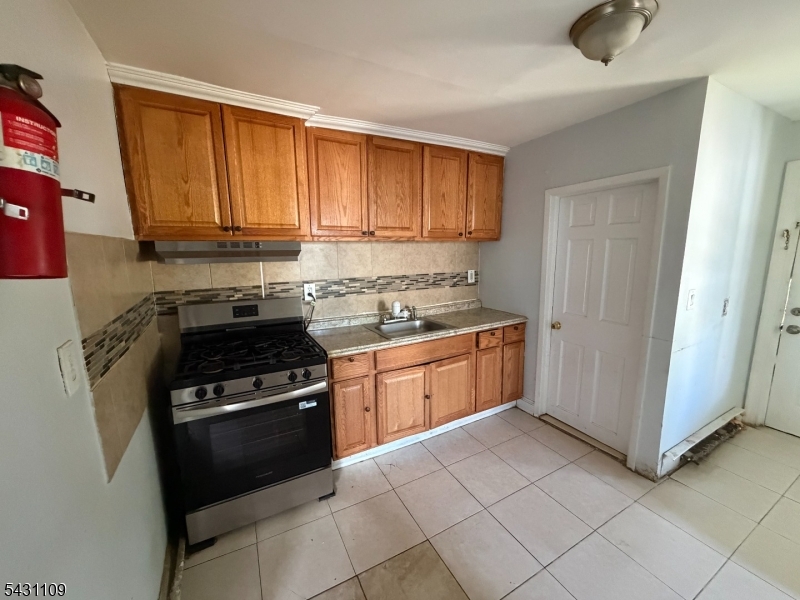 325 Stebbins Pl 2 Property Photo 3