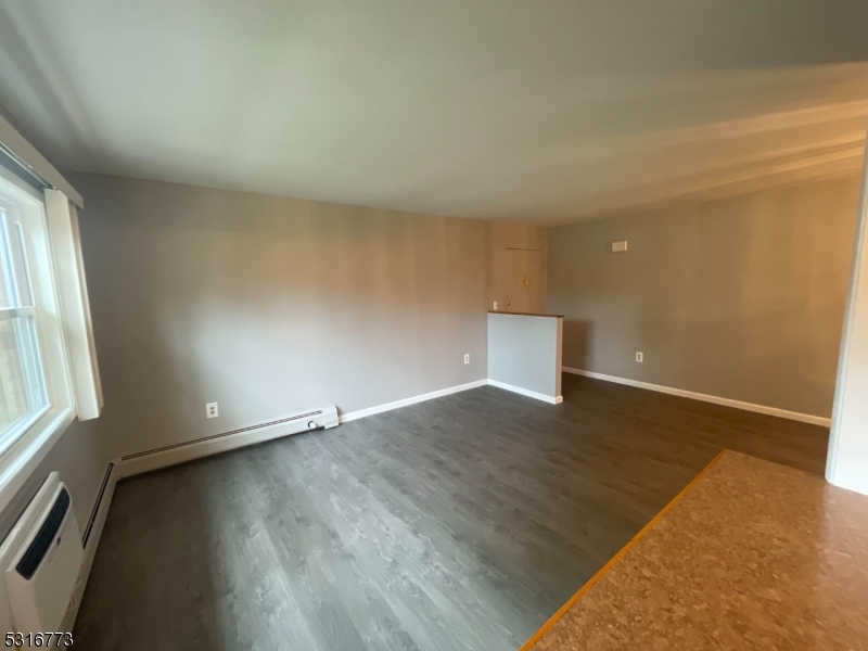 47 Hinchman Ave 1c Property Photo 3