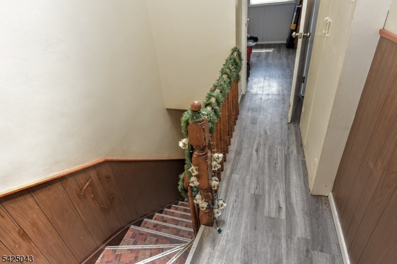557 Hudson Ave Property Photo 5