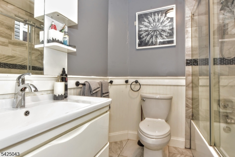 557 Hudson Ave Property Photo 7