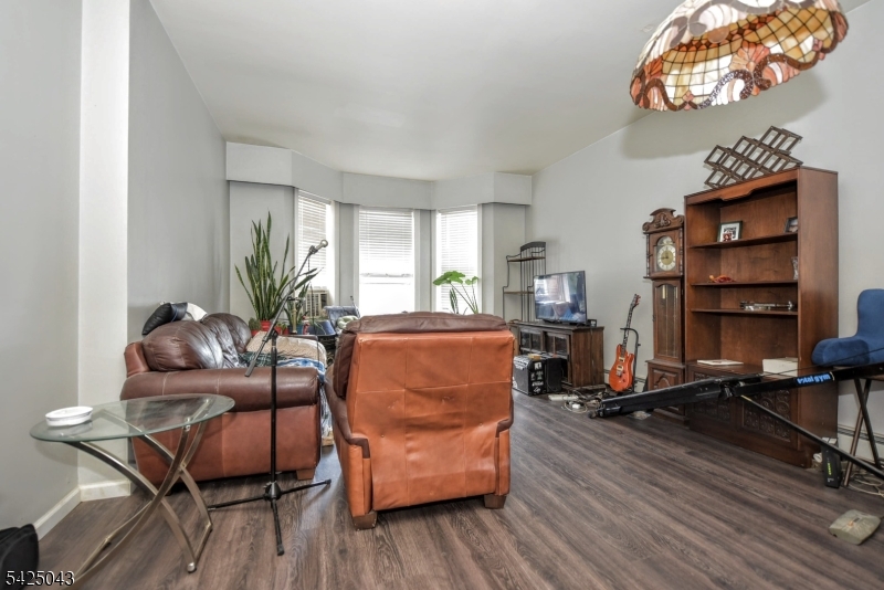 557 Hudson Ave Property Photo 13