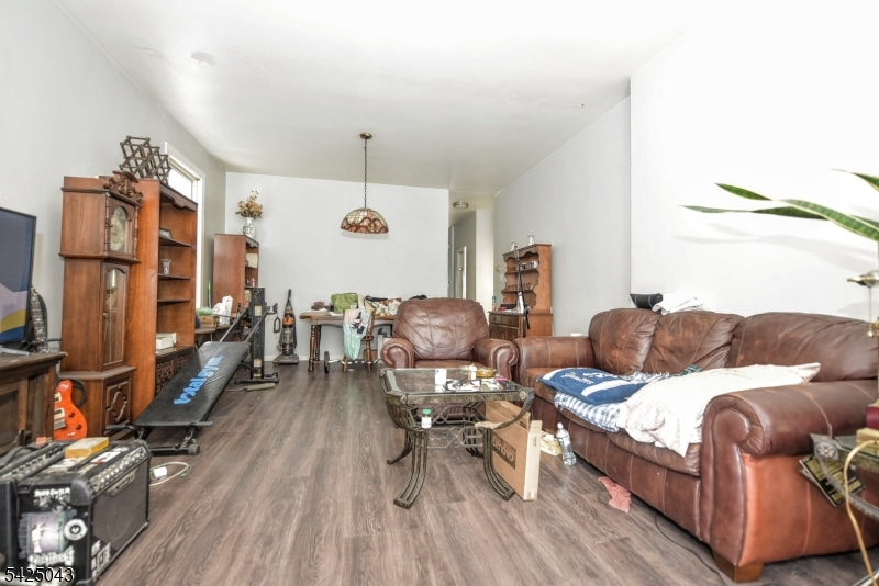 557 Hudson Ave Property Photo 14