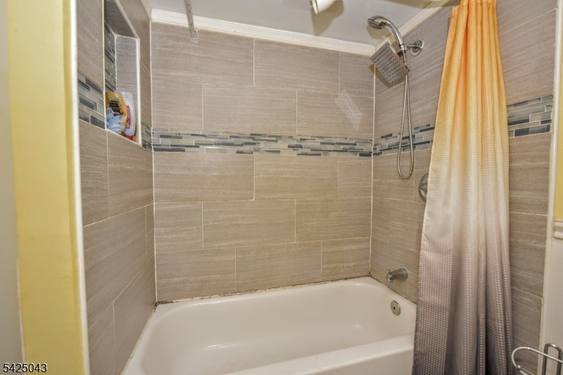 557 Hudson Ave Property Photo 18