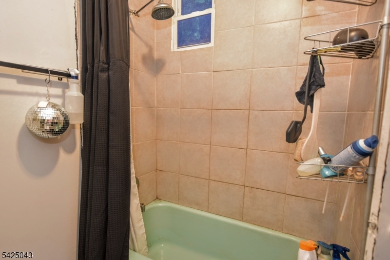 557 Hudson Ave Property Photo 20