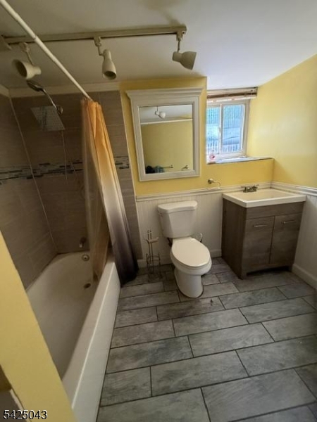 557 Hudson Ave Property Photo 23