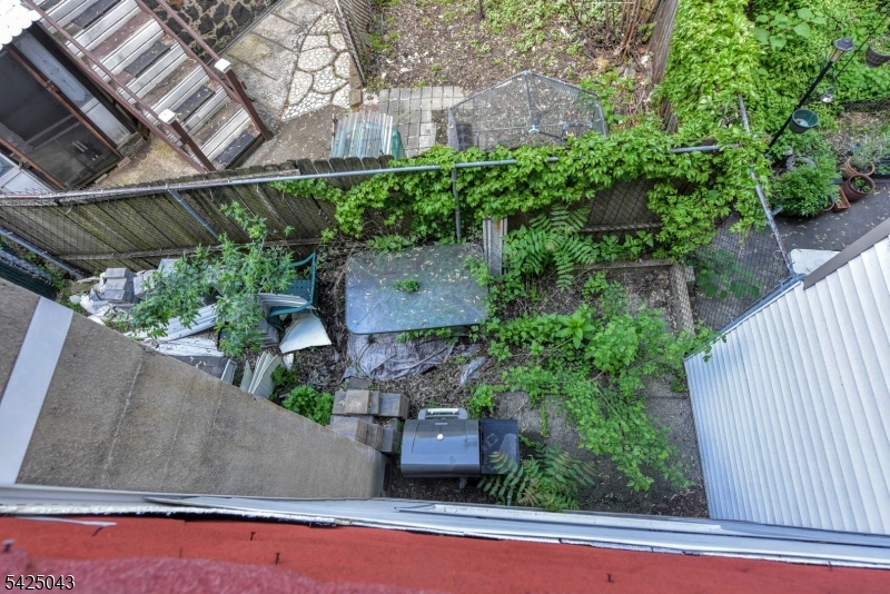 557 Hudson Ave Property Photo 36