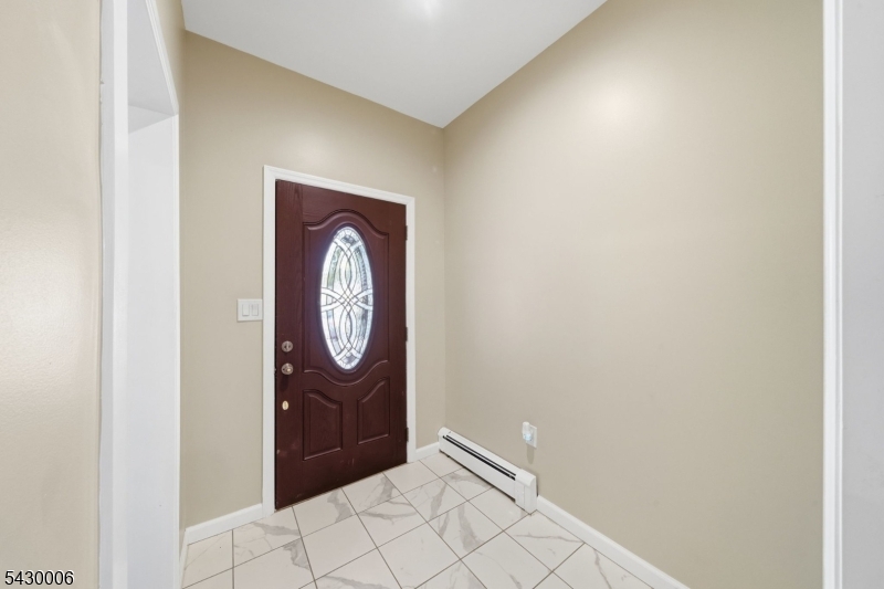 82 Pequannock St Property Photo 4