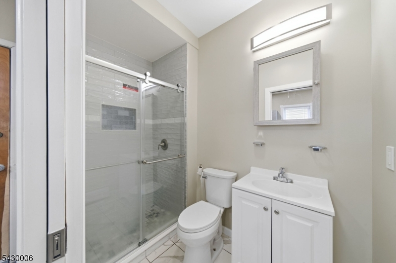 82 Pequannock St Property Photo 9