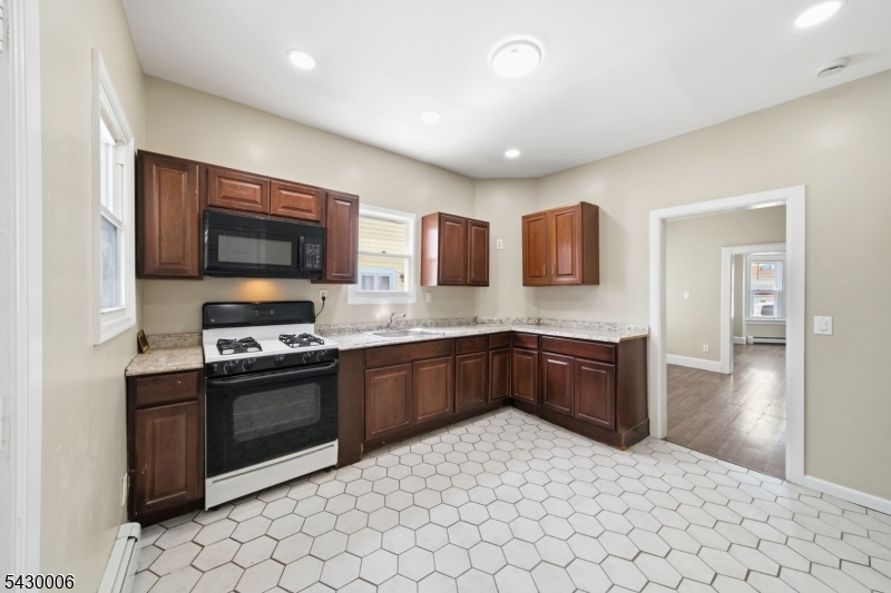 82 Pequannock St Property Photo 27