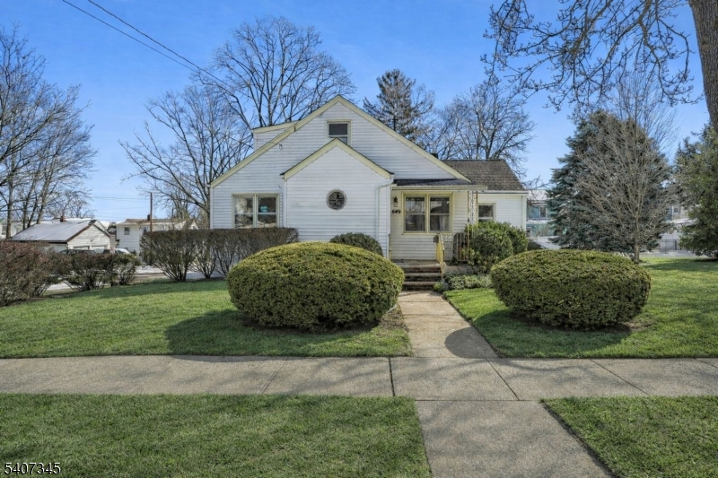 649 8th St Property Photo 1