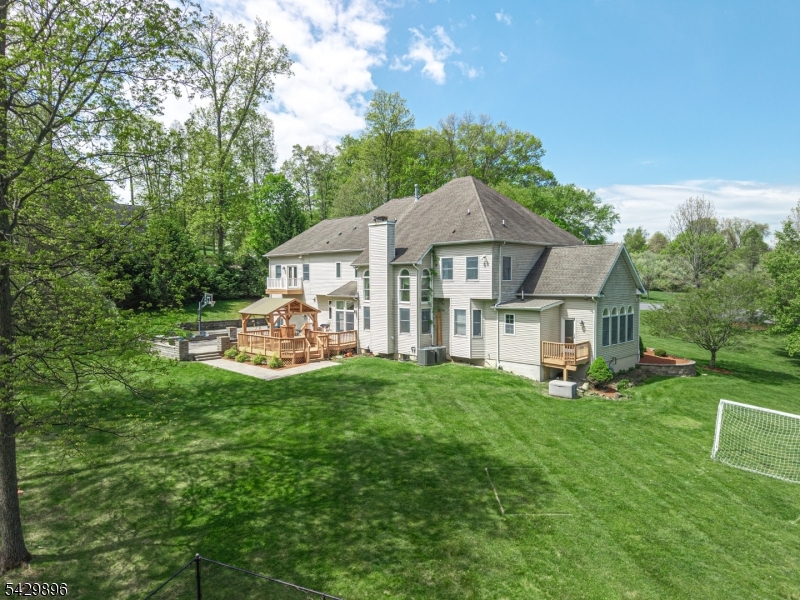 8 Peach Tree Ln Property Photo 10