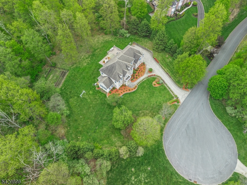 8 Peach Tree Ln Property Photo 14
