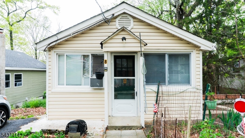 8 Cornell Way Property Photo 1