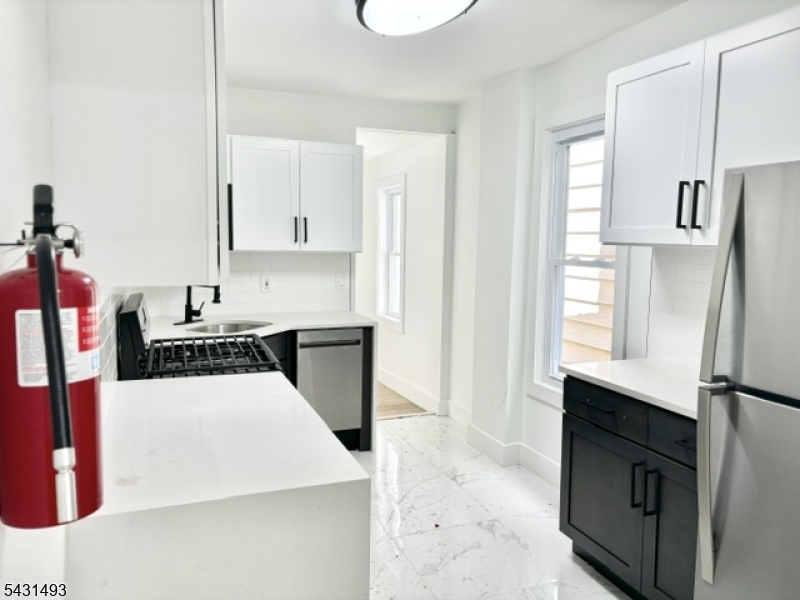 181 Washington St Property Photo 5