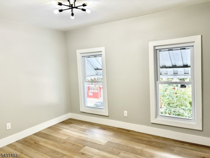 181 Washington St Property Photo 11