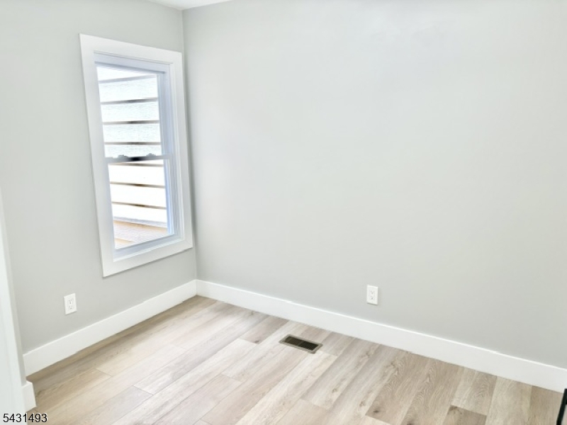 181 Washington St Property Photo 14