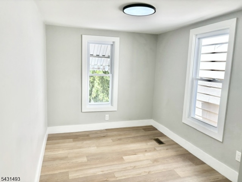 181 Washington St Property Photo 16